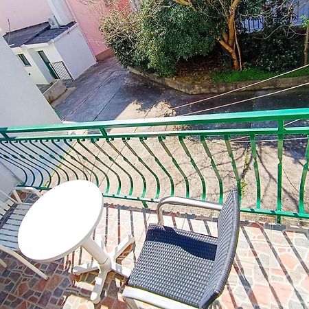 Apartments Ines - 15 Meters From The Beach 프로마이나 외부 사진