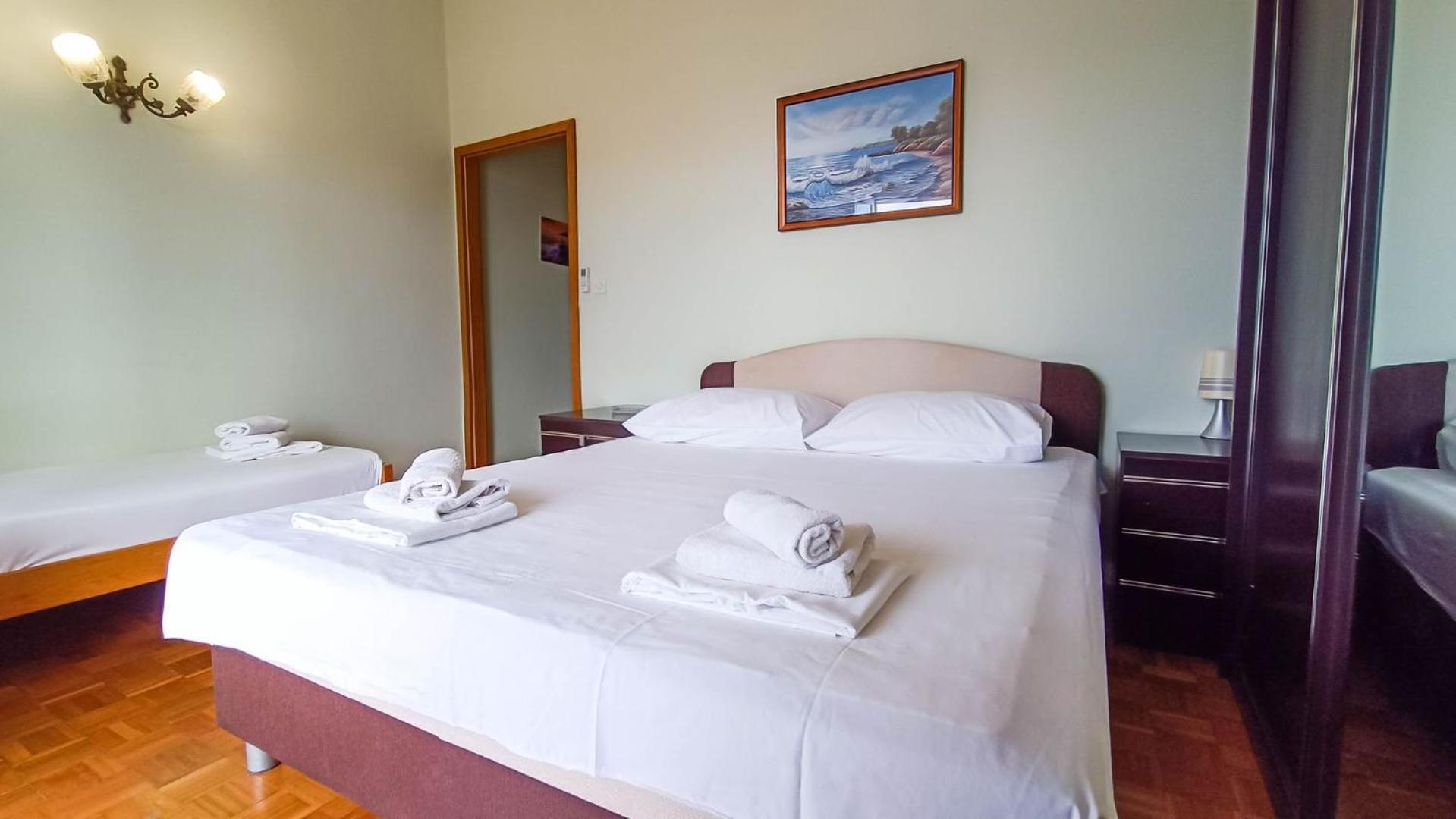 Apartments Ines - 15 Meters From The Beach 프로마이나 외부 사진