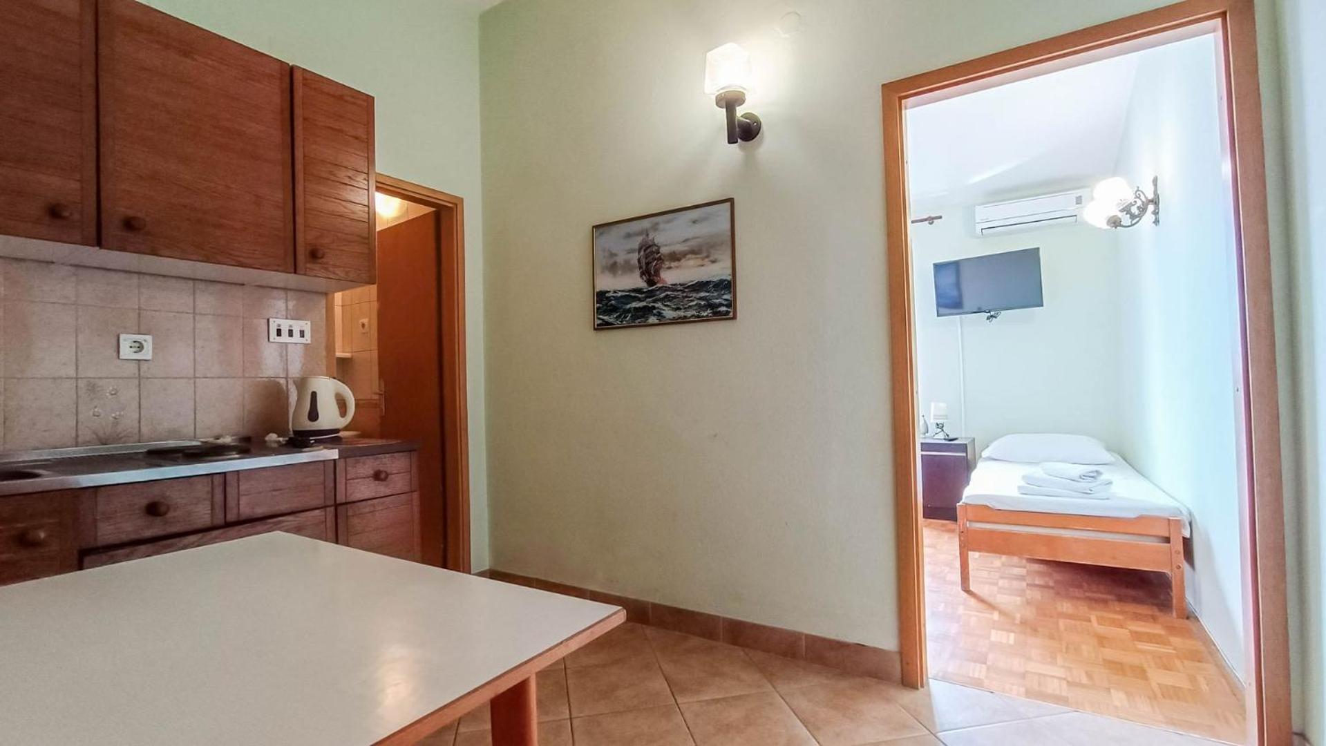 Apartments Ines - 15 Meters From The Beach 프로마이나 외부 사진