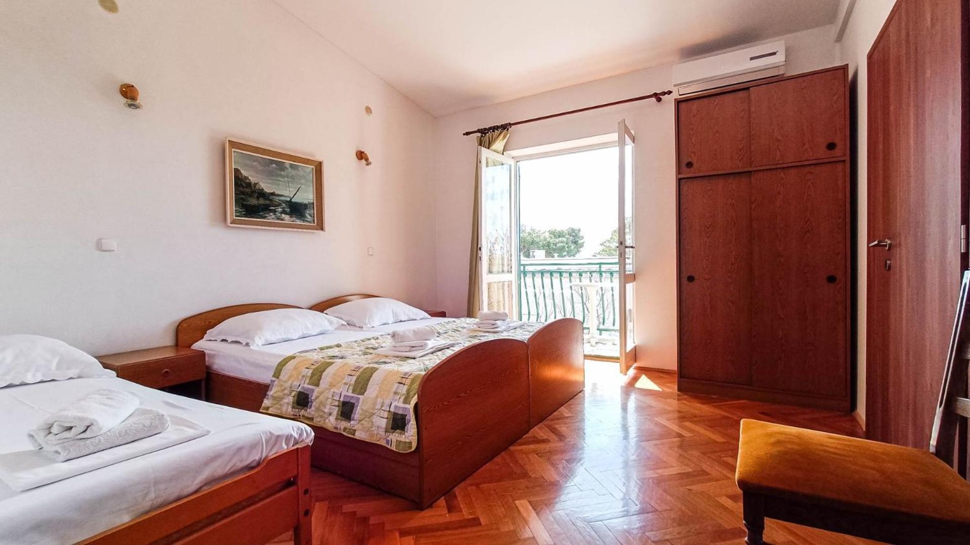 Apartments Ines - 15 Meters From The Beach 프로마이나 외부 사진