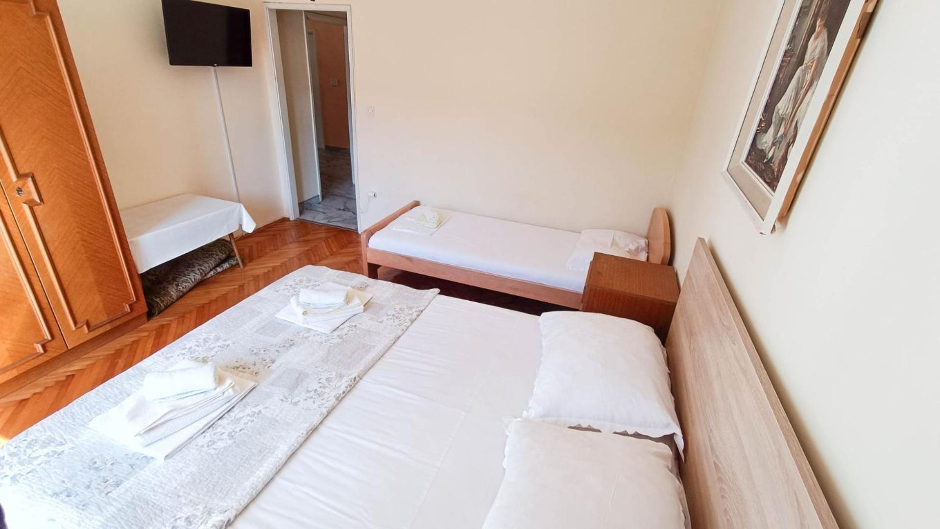Apartments Ines - 15 Meters From The Beach 프로마이나 외부 사진