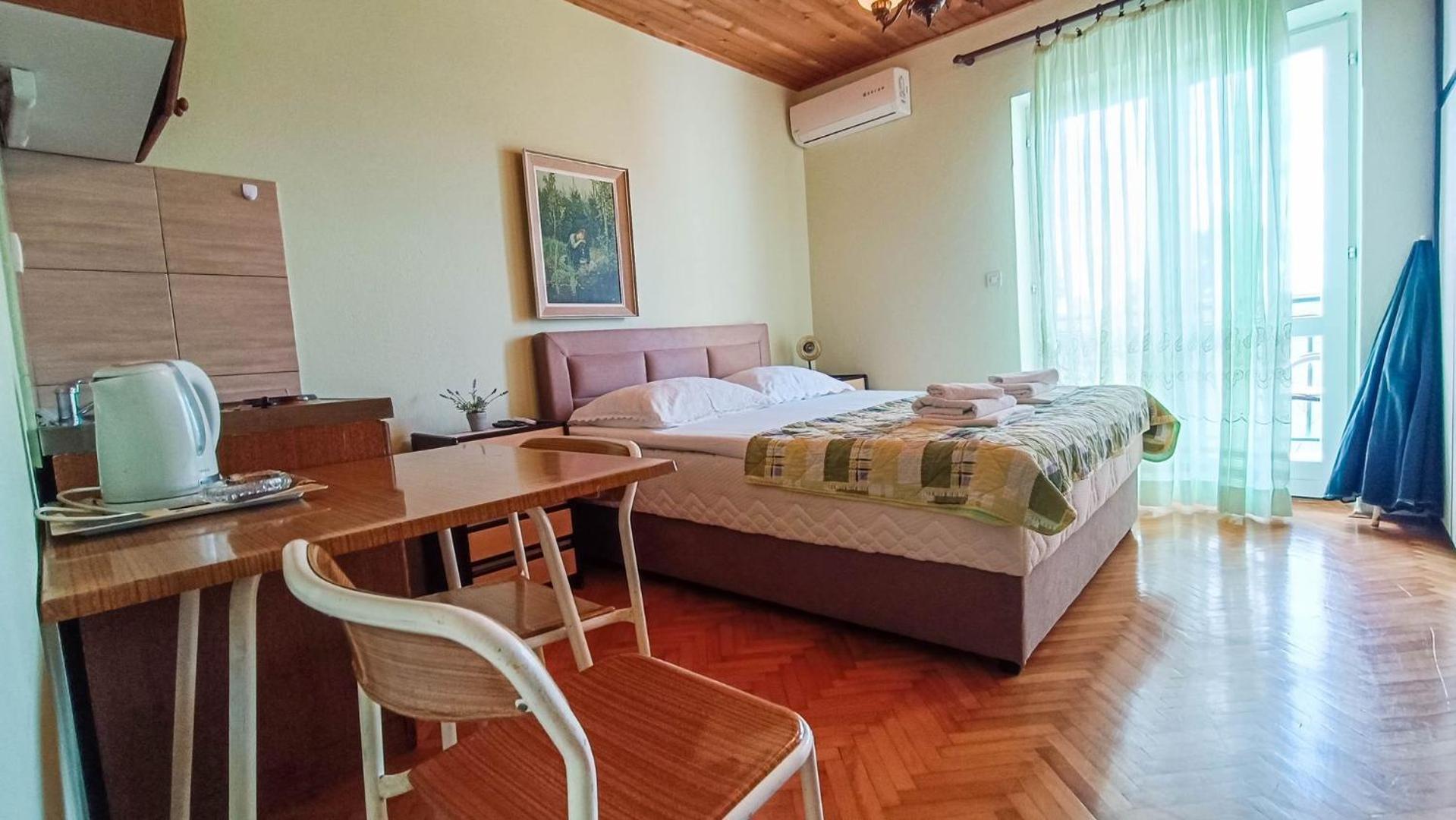 Apartments Ines - 15 Meters From The Beach 프로마이나 외부 사진